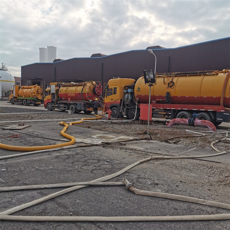 重兴镇污水池清理